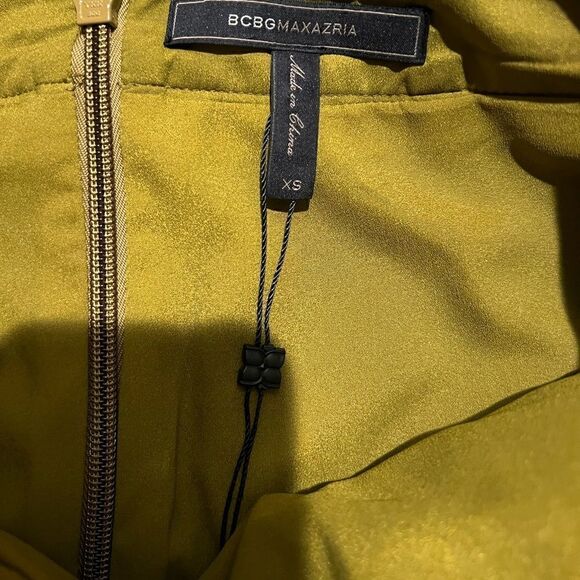 Bcbg MaxAzria  Dark chartreuse ruffle Hem Mini Skirt size xs - Picture 3 of 6